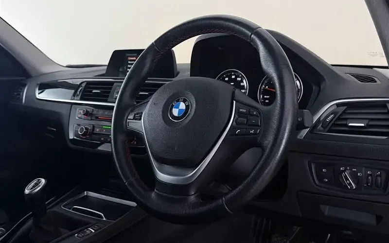 Used BMW 118 Sport Line 136 HP (100 kW) 2019 White Hatchback