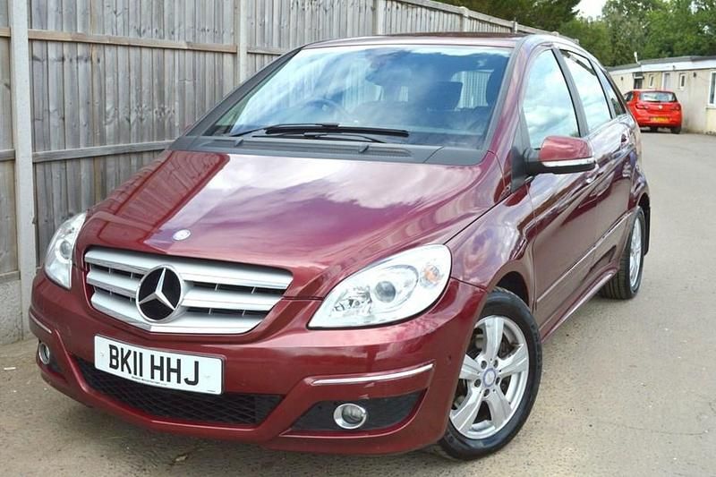 Red Used 2011 Mercedes B180 SE MPV | £3,949 (Fair price) - Image 1/1