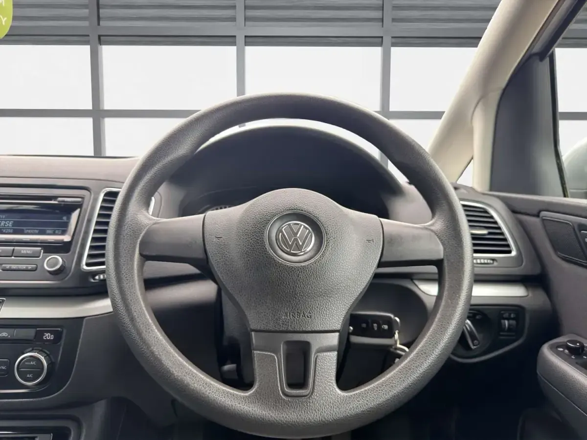 Usado VW Sharan S 140 HP (102 kW) 2013 Prateado Monovolume