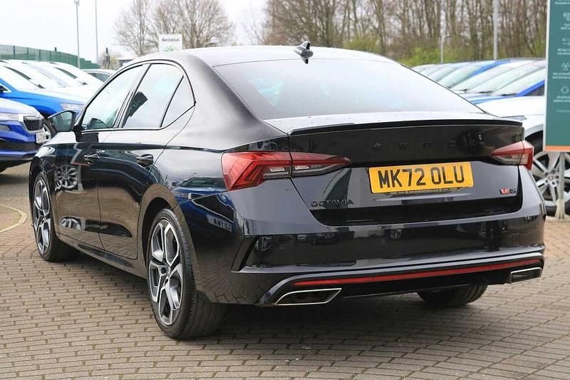 Używany Skoda Octavia vRS 196 KM (144 kW) 2022 Czarny Hatchback