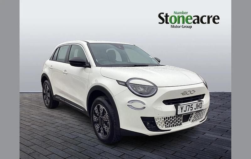 White New 2025 Fiat 600 La Prima SUV | £19,495 - Image 1/4