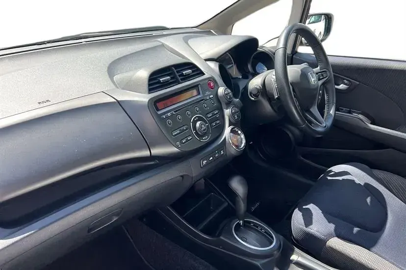 Begagnad Honda Jazz EX 100 HK (73 kW) 2011 Brun Halvkombi
