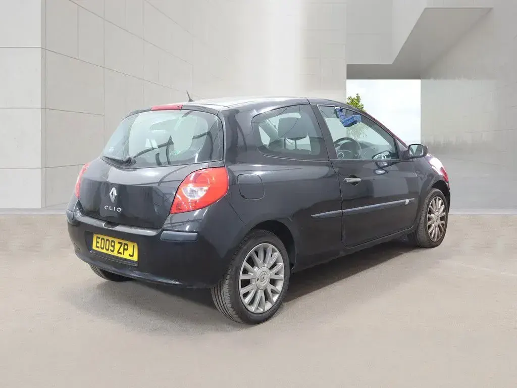 Used Renault Clio Dynamique 75 HP (55 kW) 2009 Black Hatchback