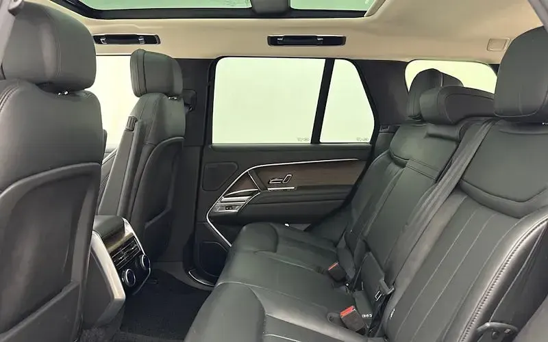 Used Land Rover Range Rover HSE 460 HP (338 kW) 2026 SUV