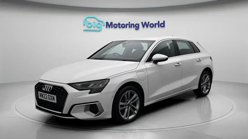 Used Audi A3 Sportback Sport 204 HP (150 kW) 2022 White Hatchback