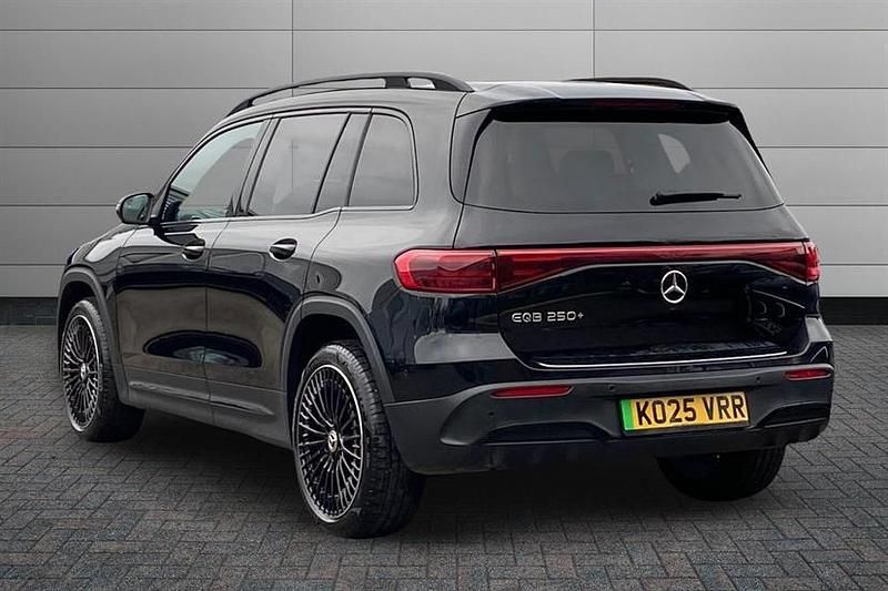 Usado Mercedes EQB250+ Urban 139 kW (190 HP) 2025 Preto SUV