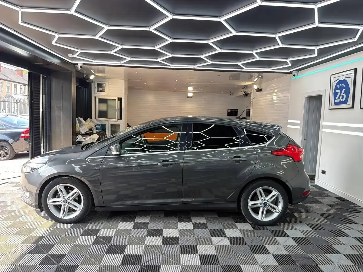 Used Ford Focus Zetec 113 HP (83 kW) 2015 Grey Hatchback