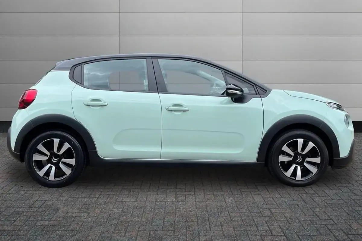 Used Citroën C3 Feel 68 HP (50 kW) 2017 Almond green Hatchback