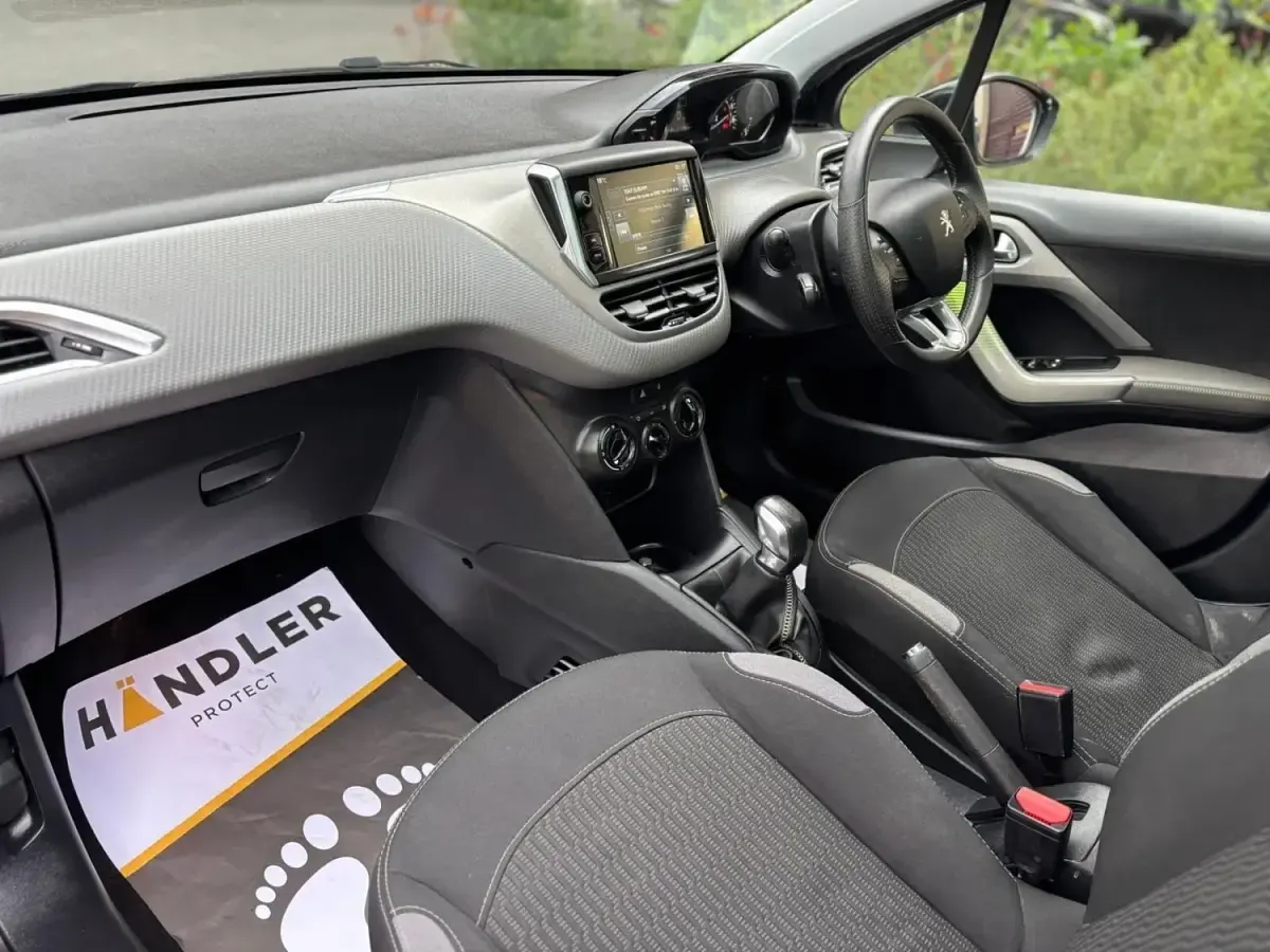 Begagnad Peugeot 208 Allure 2016 Grå Halvkombi