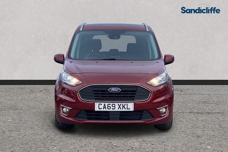 Used Ford Tourneo Titanium 120 HP (88 kW) 2020 Kapoor red (exclusive paint) Estate