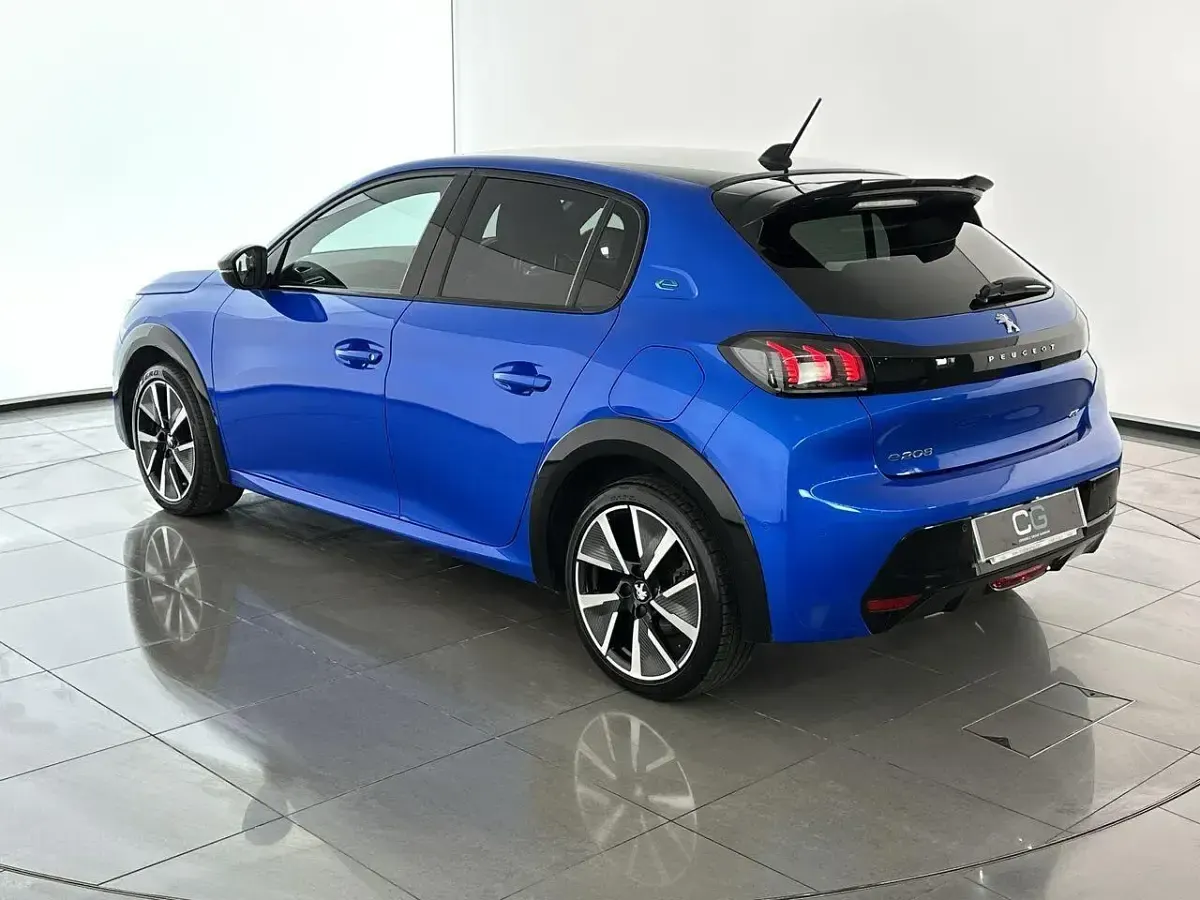 Usado Peugeot e-208 GT 98 kW (134 CV) 2021 Azul Utilitario