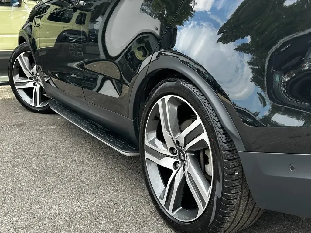 Used Land Rover Discovery 5 S 300 HP (220 kW) 2023 Black SUV