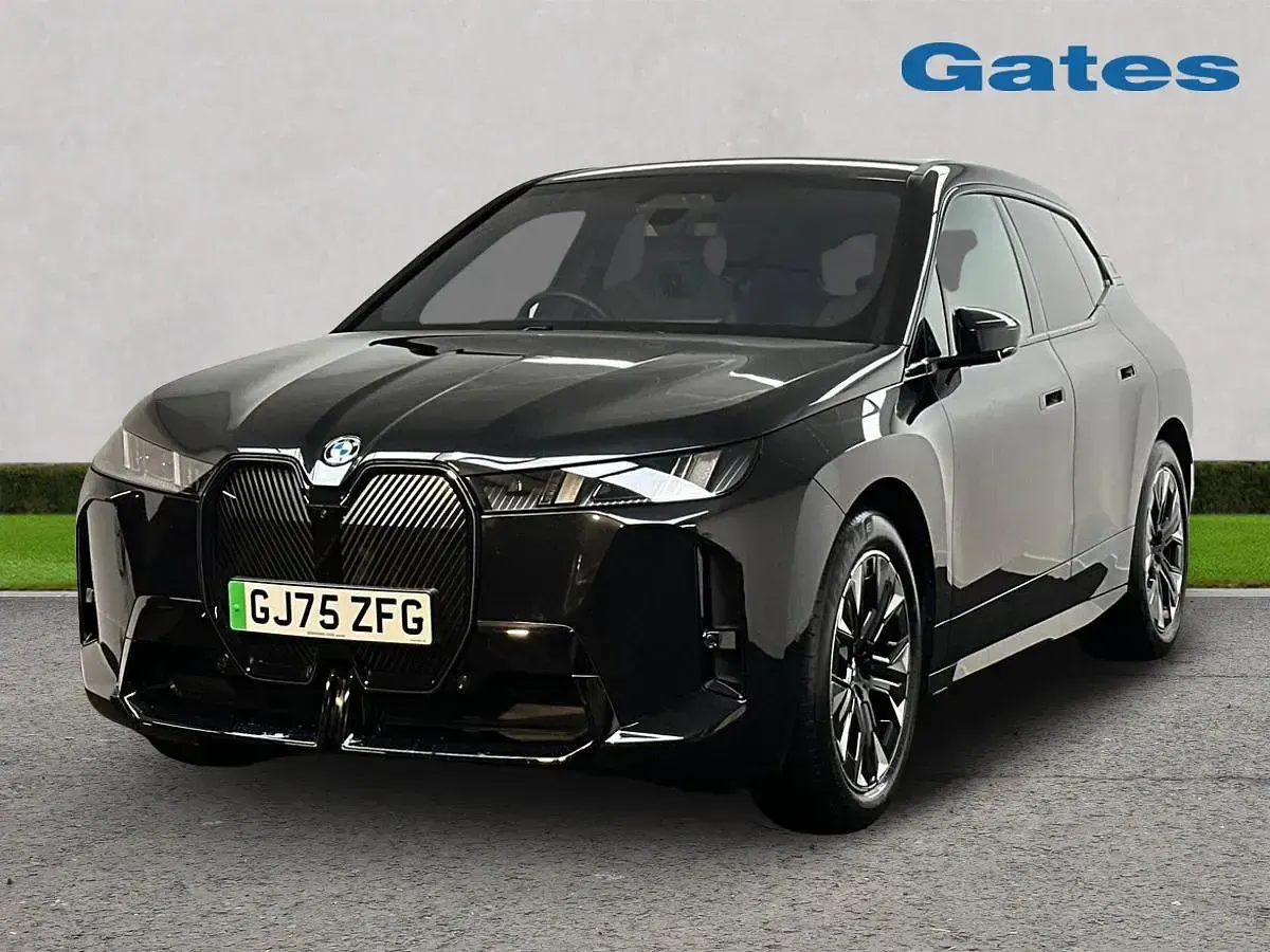 Usado BMW iX M Sport 400 kW (544 CV) 2025 Negro SUV