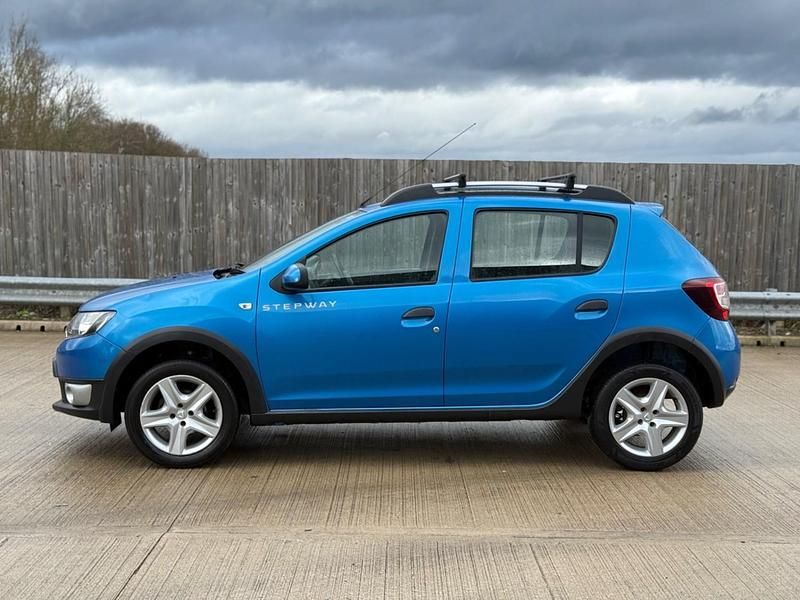 Used Dacia Sandero Stepway Ambiance 90 HP (66 kW) 2014 Blue Hatchback
