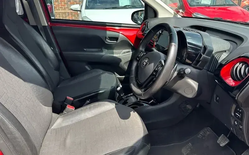 Used Toyota Aygo X-clusiv 72 HP (52 kW) 2021 Red Hatchback