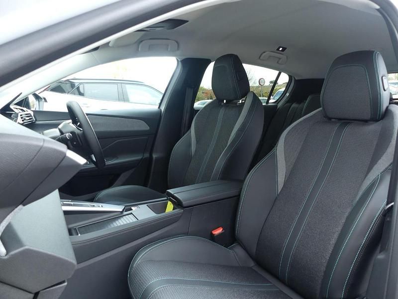 Used Peugeot 308 Allure 134 HP (98 kW) 2025 White Hatchback