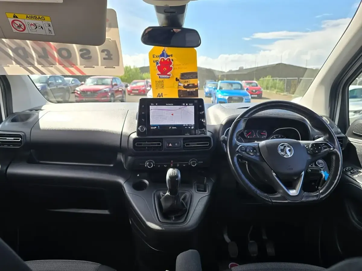 Used Vauxhall Combo S 100 HP (73 kW) 2018 White MPV