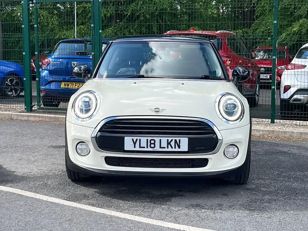 Used Mini Cooper Hatch 136 HP (100 kW) 2018 White Hatchback