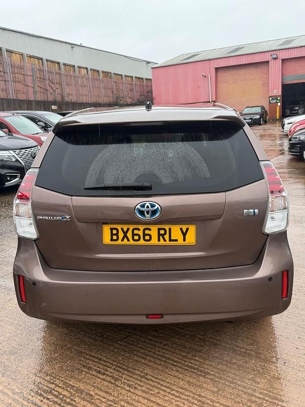 Used Toyota Prius 122 HP (89 kW) 2016 Brown Hatchback