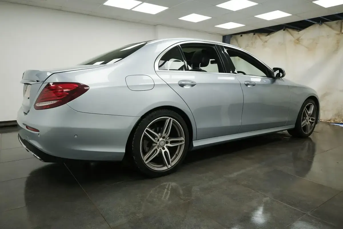 Used Mercedes E220 AMG Line Premium 194 HP (142 kW) 2016 Silver Sedan