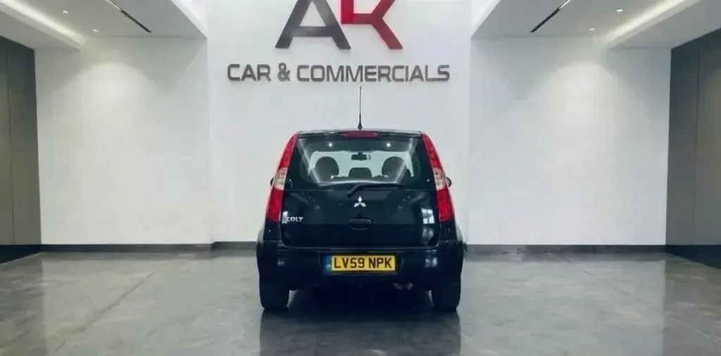Usado Mitsubishi Colt 94 HP (69 kW) 2009 Preto Citadino