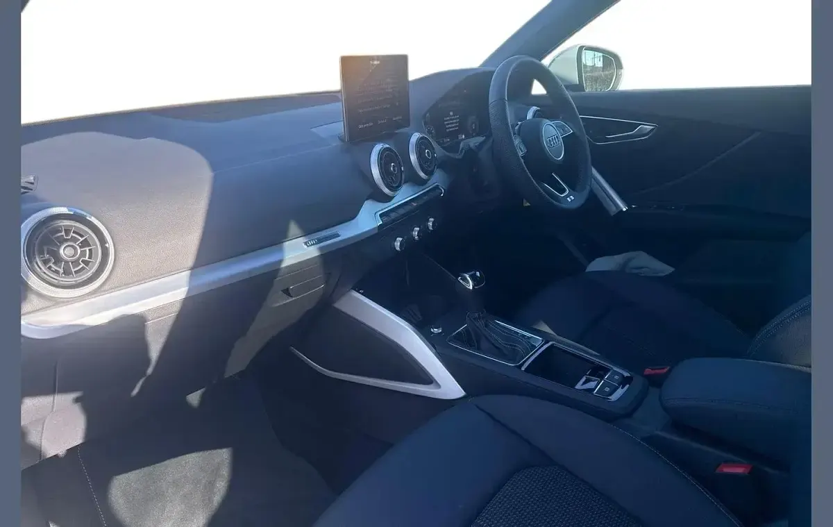 Używany Audi Q2 S-Line 147 KM (108 kW) 2026 Szary SUV