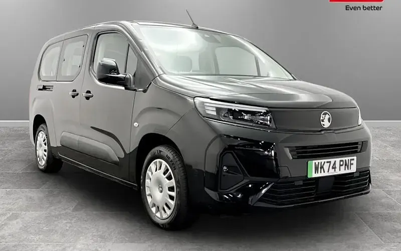 Usado Vauxhall Combo Design Edition 100 kW (136 HP) 2026 Monovolume