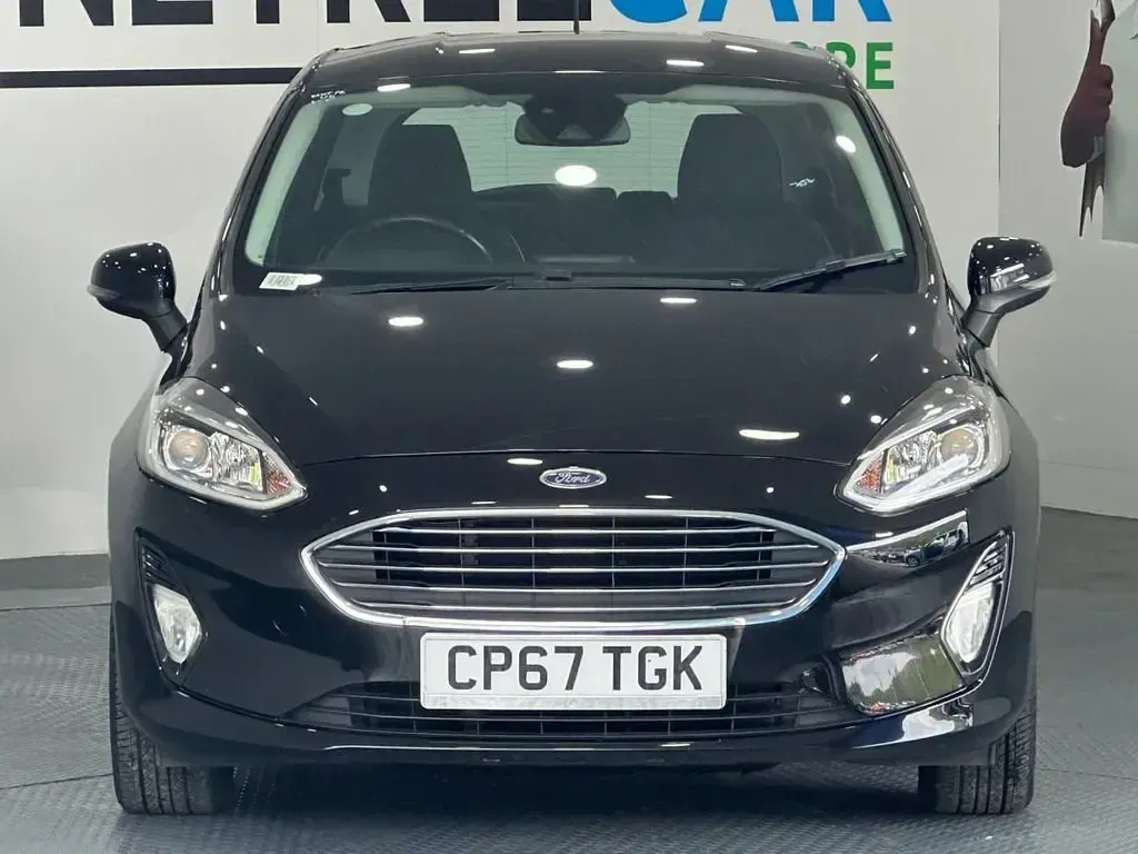 Usado Ford Fiesta Zetec 85 HP (62 kW) 2017 Preto Citadino