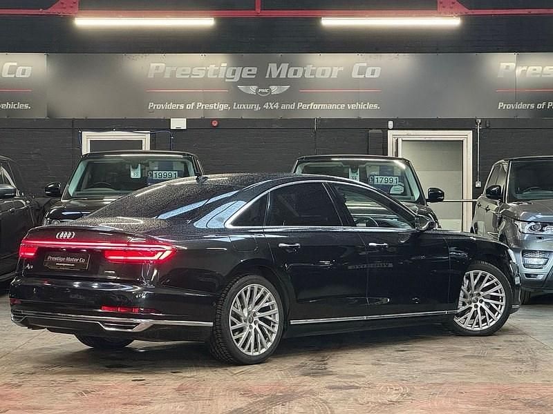 Usado Audi A8 Advanced 286 HP (210 kW) 2017 Cinzento Sedan
