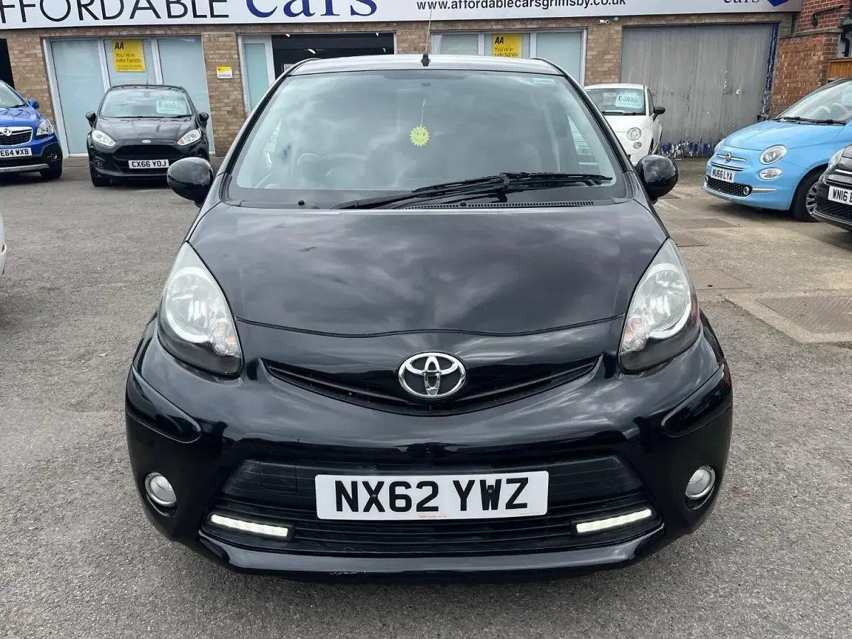 Used Toyota Aygo 67 HP (49 kW) 2012 Black Hatchback