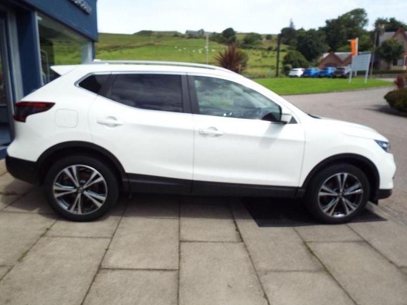 White Used 2018 Nissan Qashqai N-Connecta SUV | £10,999 (Fair price) - Image 1/4