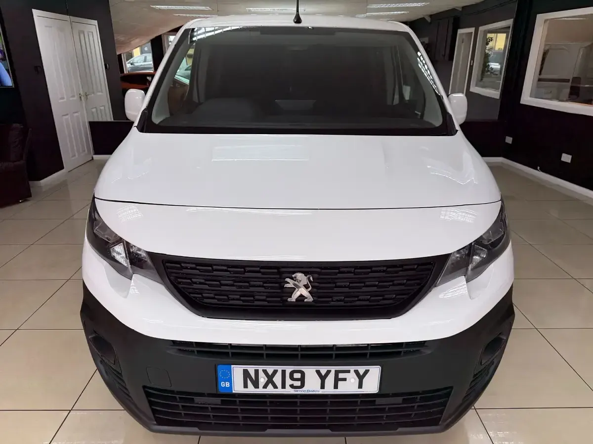 Used Peugeot Partner 2019 White MPV