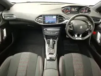Gebraucht Peugeot 308 GT-line 131 PS (96 kW) 2019 Weiß Kleinwagen