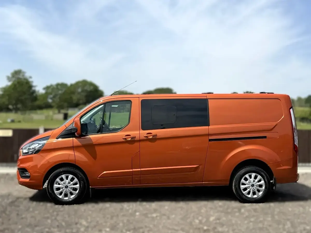 Used Ford Transit Custom Limited 170 HP (125 kW) 2022 Orange Van