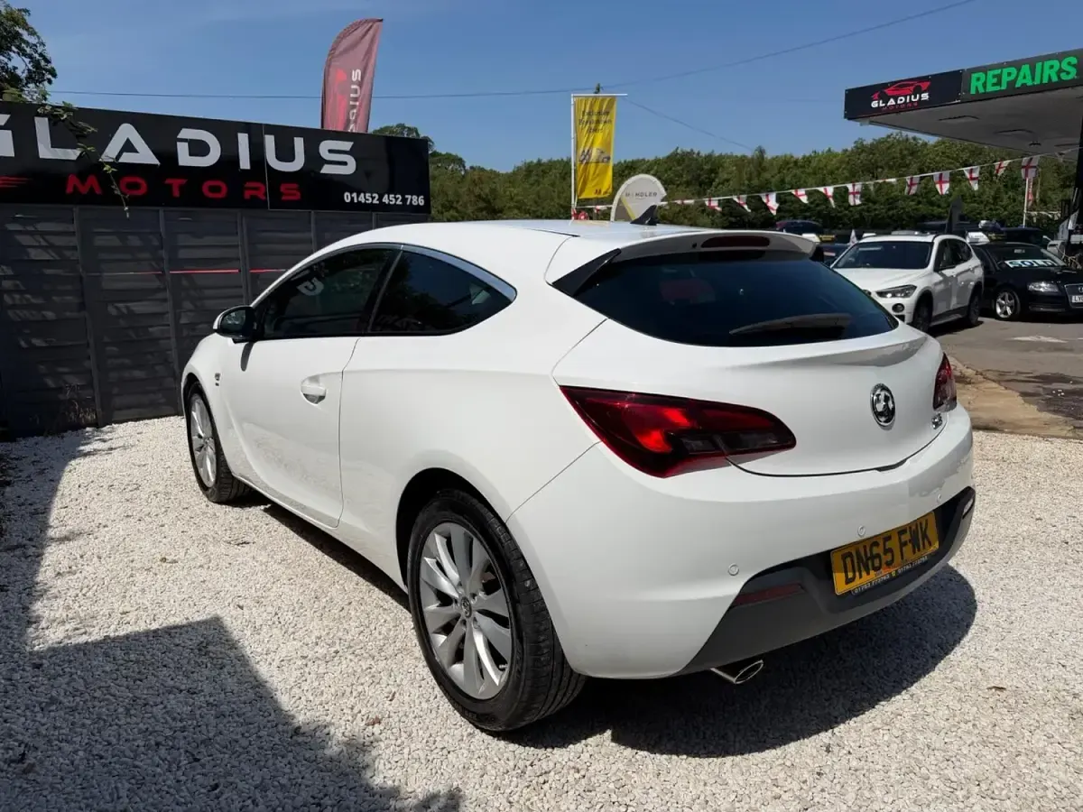 Used Vauxhall Astra GTC SRi 2016 White Hatchback