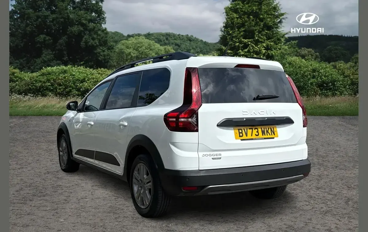 Used Dacia Jogger Expression 141 HP (103 kW) 2023 White MPV
