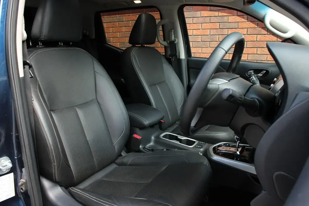 Used Nissan Navara Tekna 190 HP (139 kW) 2016 Blue Pickup