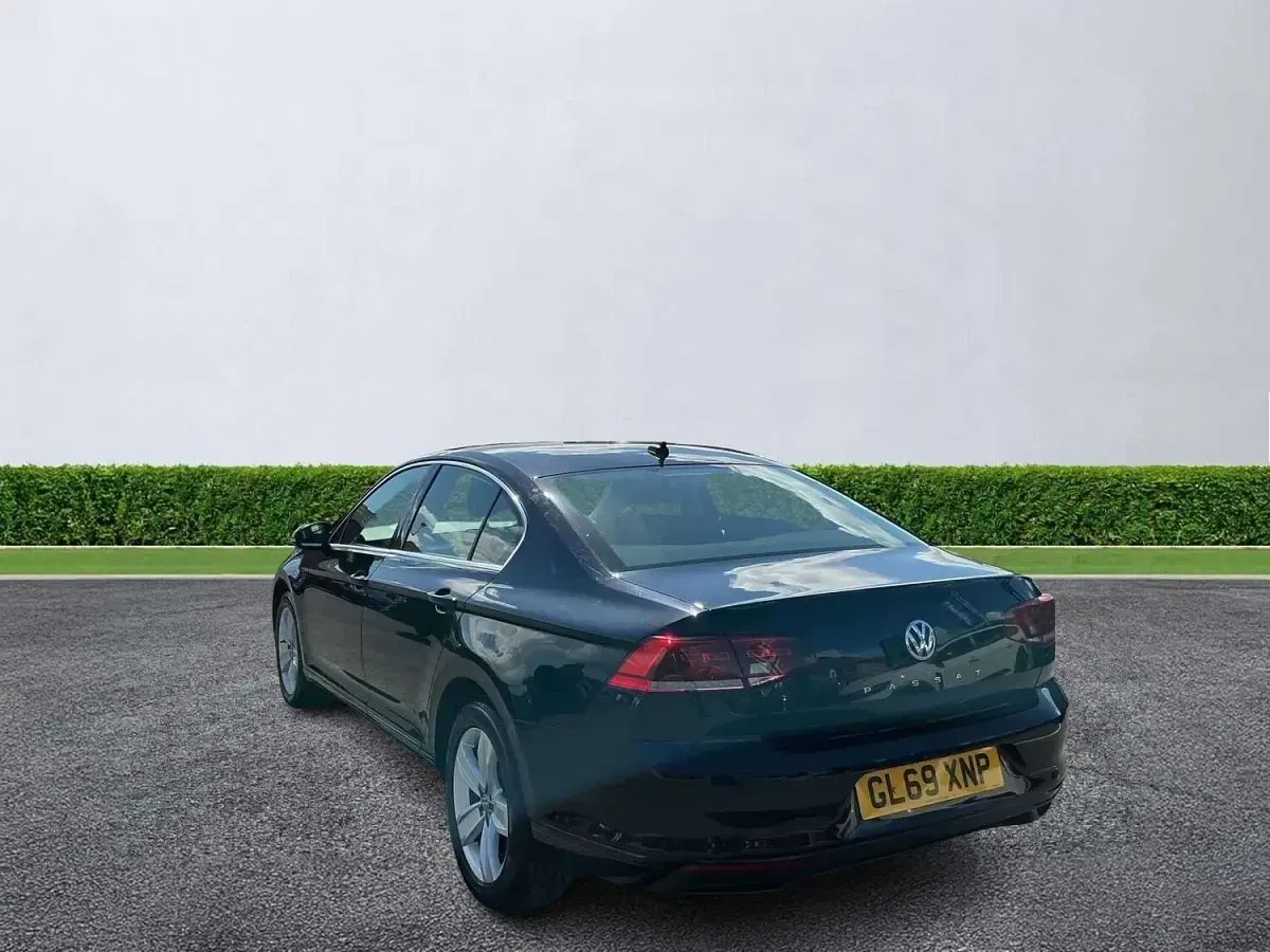 Used VW Passat SE 2019 Black Sedan
