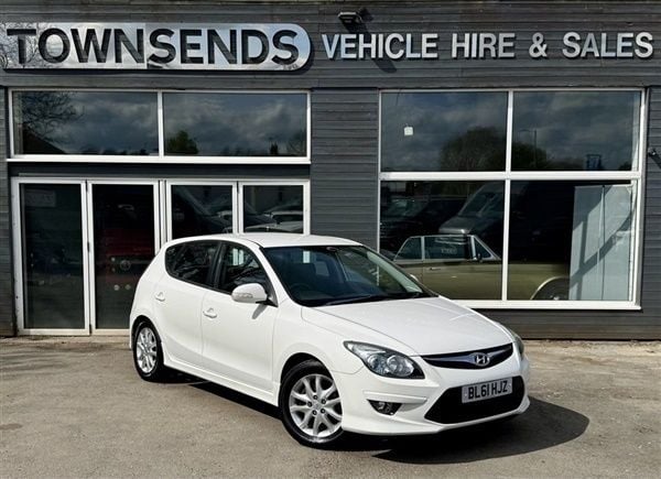 White Used 2012 Hyundai i30 Comfort Hatchback | £3,995 (Good price) - Image 1/1