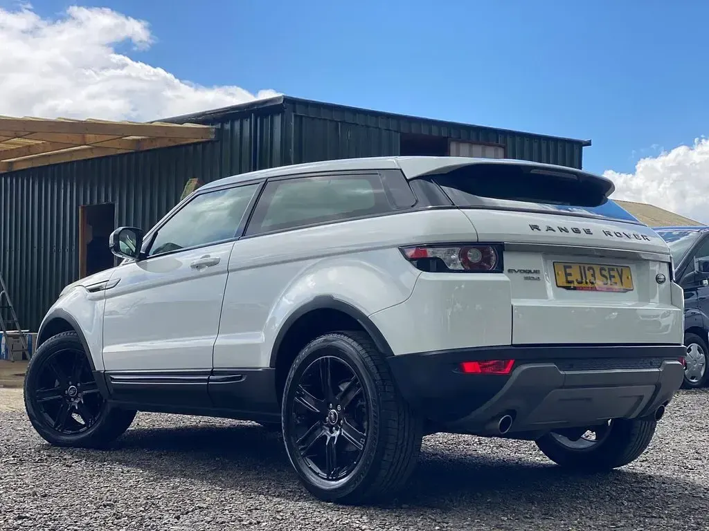 Used Land Rover Range Rover evoque Pure 150 HP (110 kW) 2013 White SUV