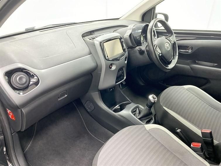 Used Toyota Aygo x-press 72 HP (52 kW) 2019 Black Hatchback