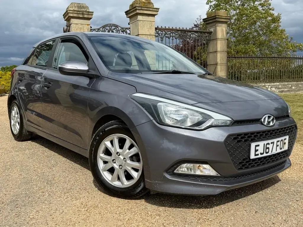 Used Hyundai i20 SE 84 HP (61 kW) 2017 Grey Hatchback