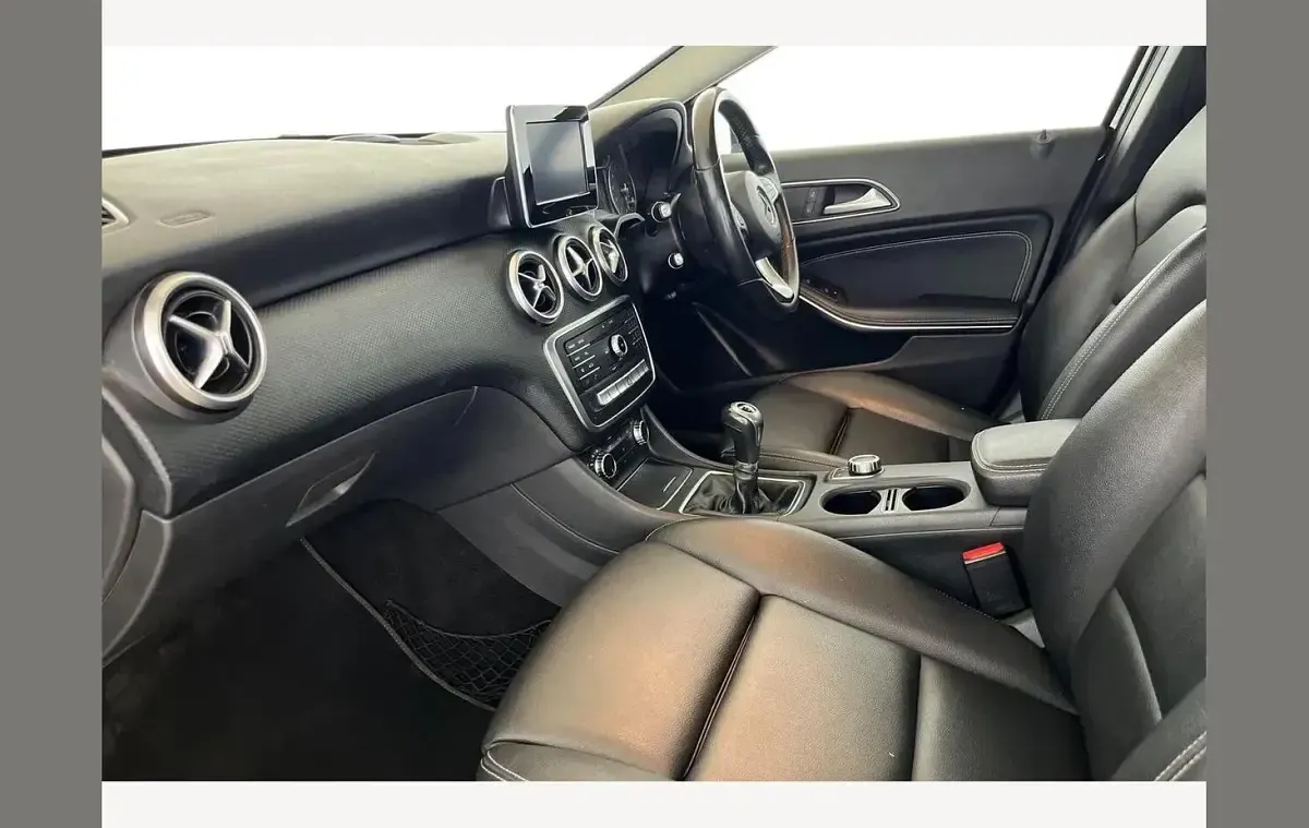 Used Mercedes A180 Executive 120 HP (88 kW) 2016 Black Hatchback