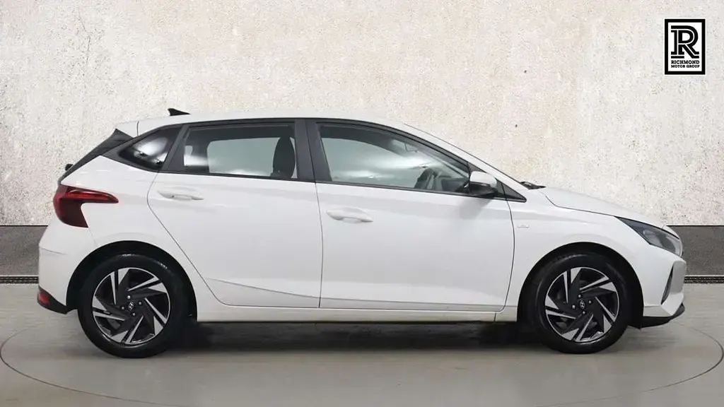 Używany Hyundai i20 SE 99 KM (72 kW) 2021 Biały Hatchback