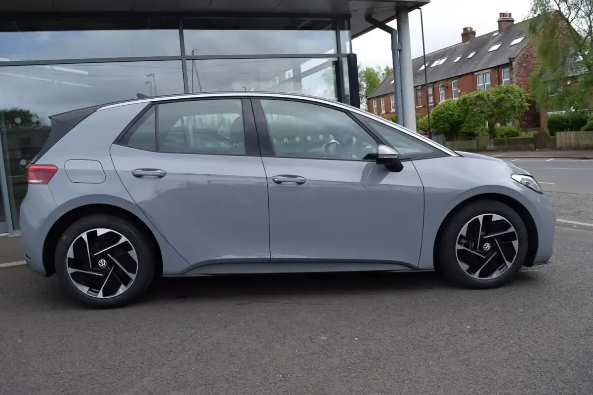 Begagnad VW ID.3 Pro 150 kW (204 HK) 2023 Grå Halvkombi