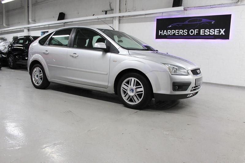 Silver Used 2006 Ford Focus Ghia Hatchback | £995 (Good price) - Image 1/4