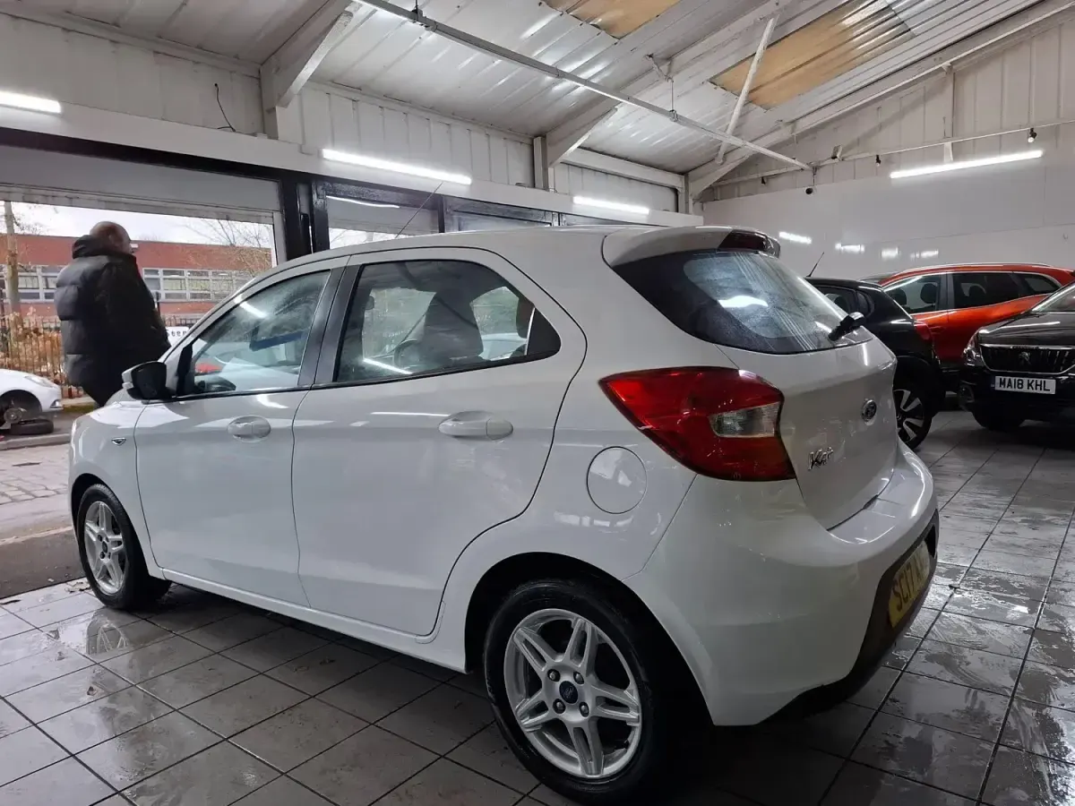 Begagnad Ford Ka Plus Zetec 70 HK (51 kW) 2017 Vit Halvkombi