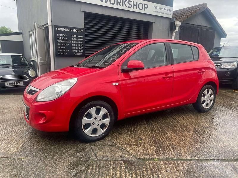 Red Used 2010 Hyundai i20 Comfort Hatchback | £2,295 (A bit pricey) - Image 1/4