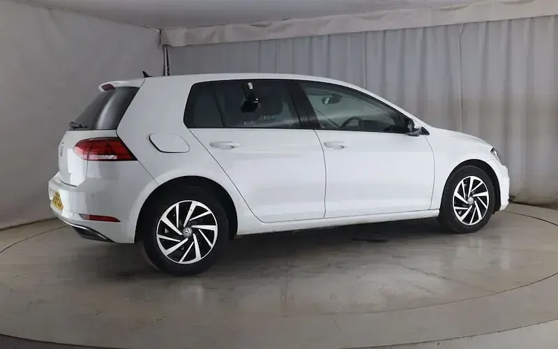Used VW Golf VII Match 116 HP (85 kW) 2019 White Hatchback