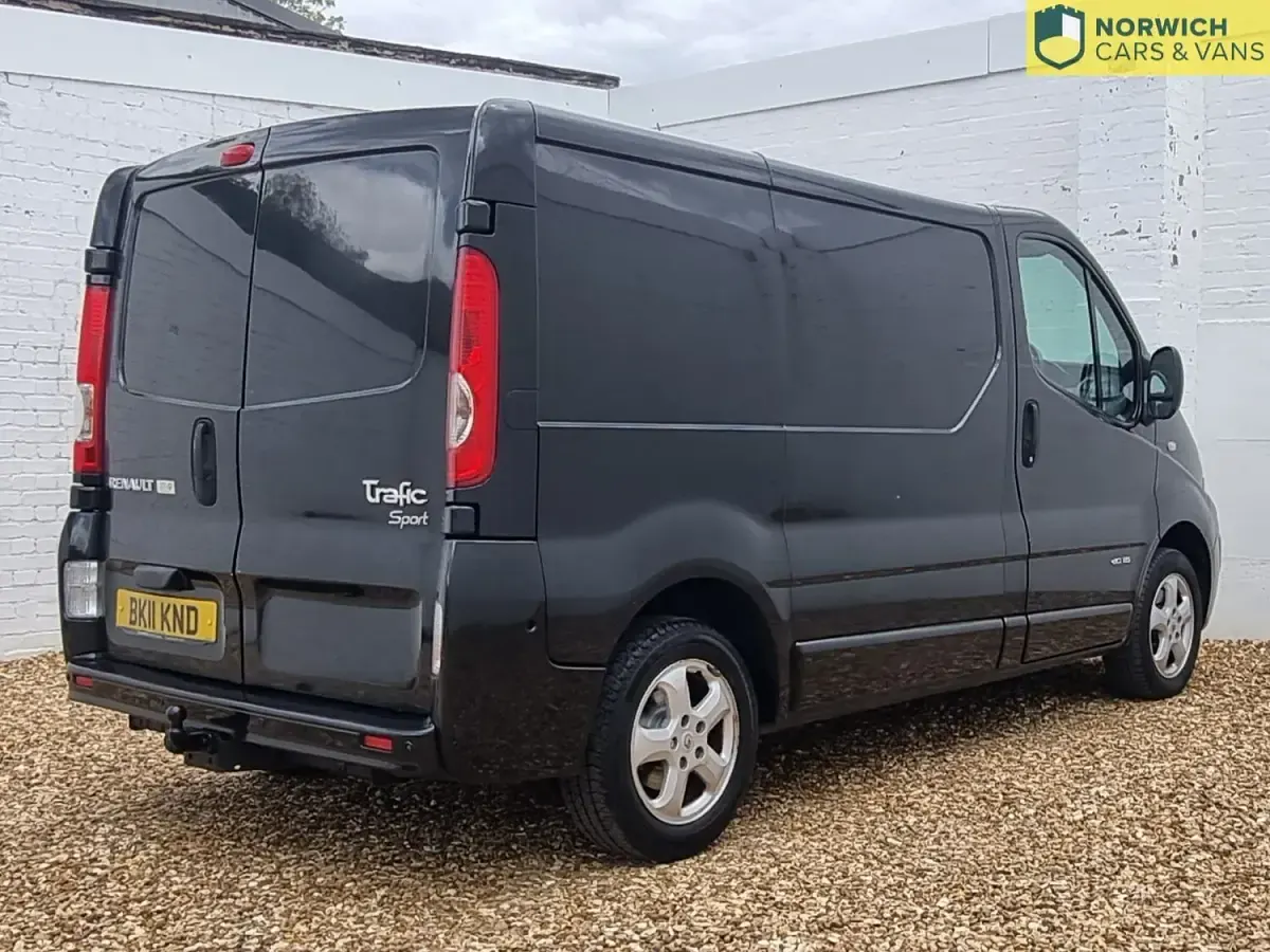 Used Renault Trafic 115 HP (84 kW) 2011 Black MPV